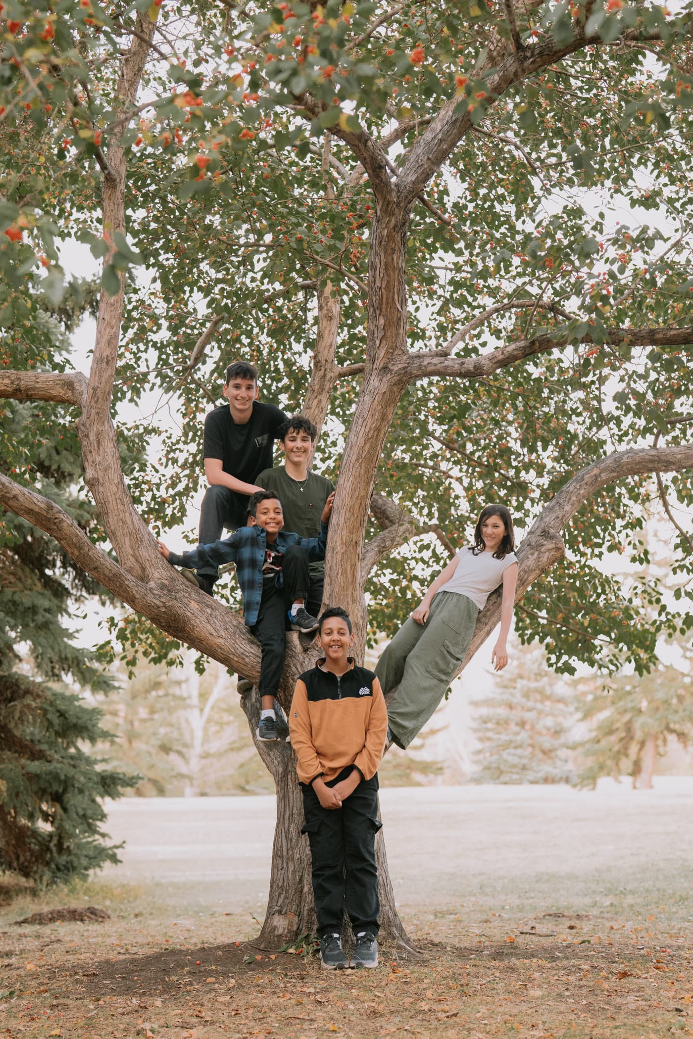 Family photography Edmonton — fall kids playing